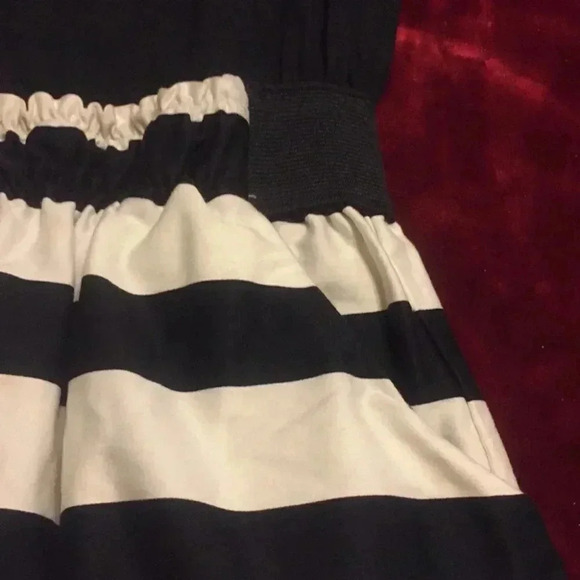 IZ Byer Dress - Picture 2 of 4